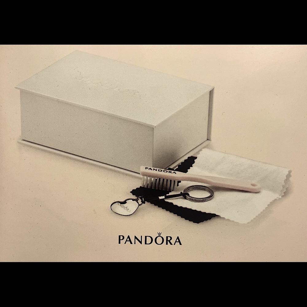 PANDORA Jewelry Collectors Cleaning Kit Gift Set